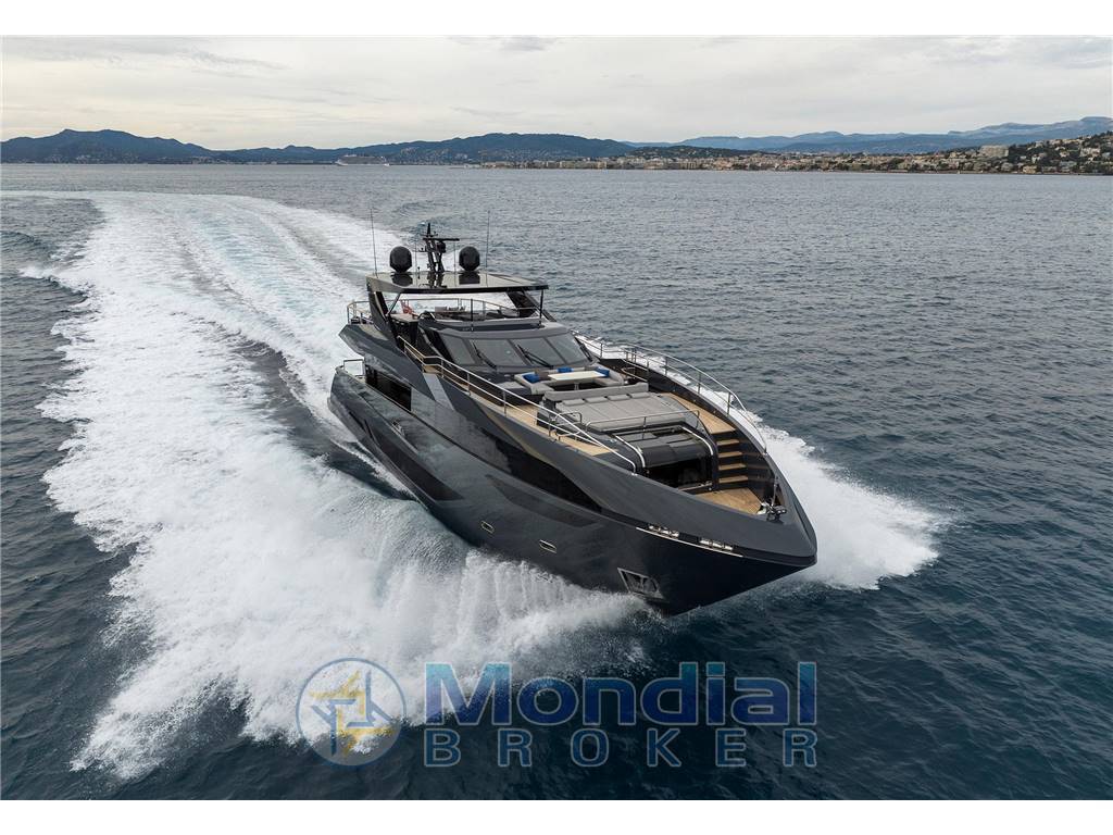 Sunseeker 100 yacht