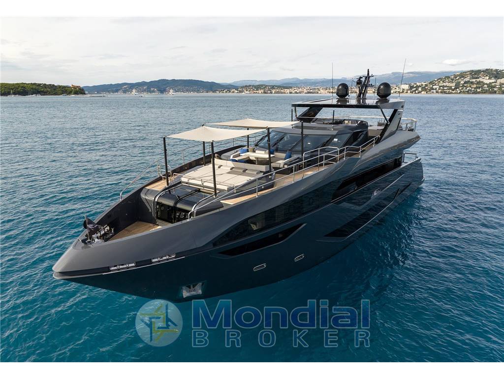 Sunseeker 100 yacht