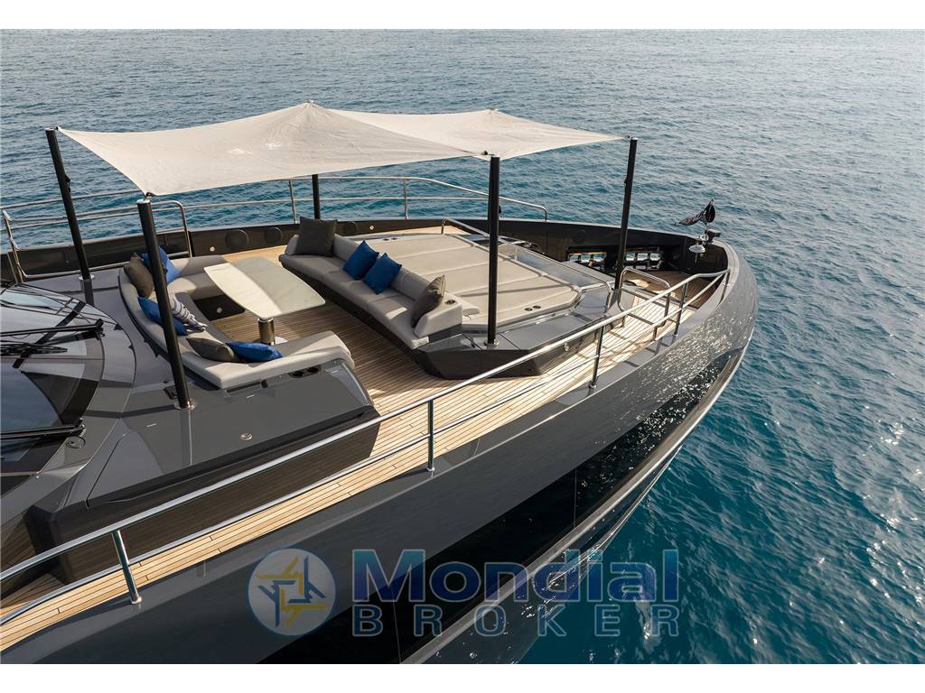 Sunseeker 100 yacht