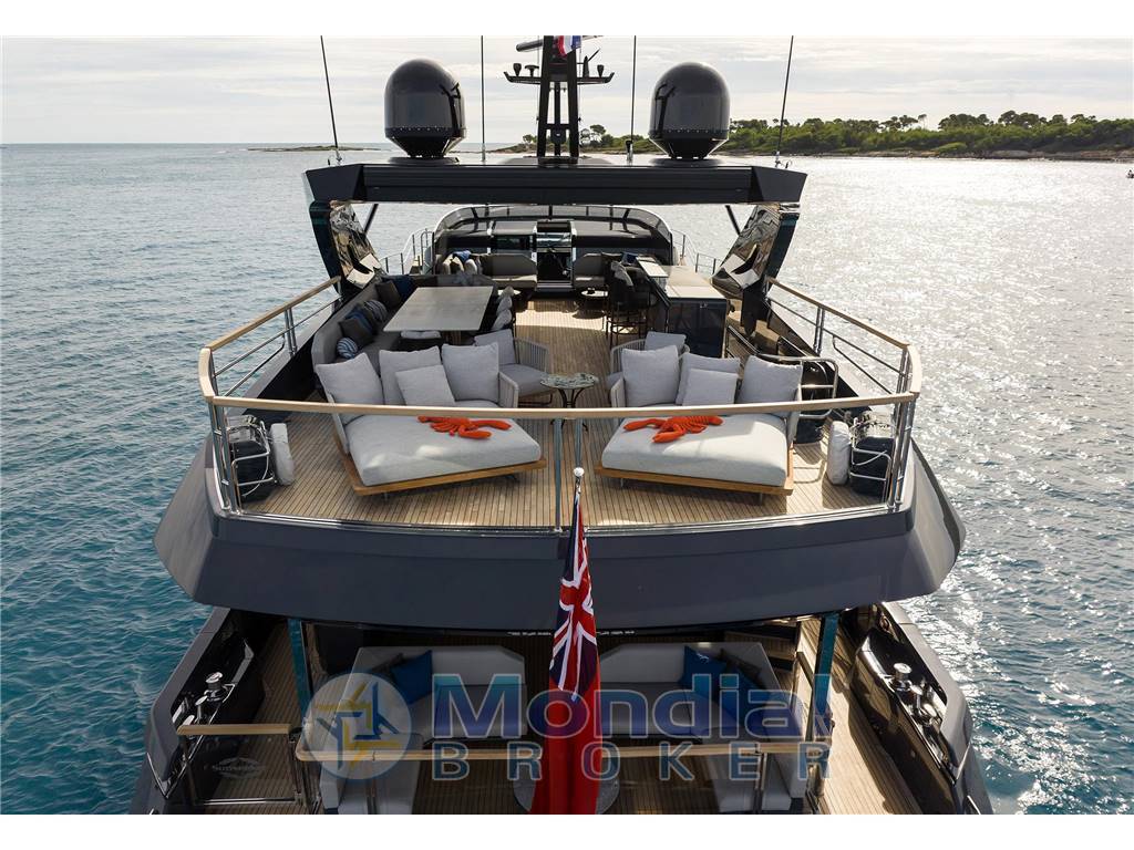 Sunseeker 100 yacht