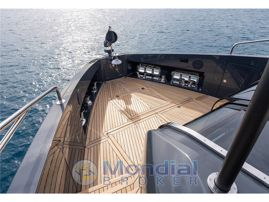 Sunseeker 100 yacht