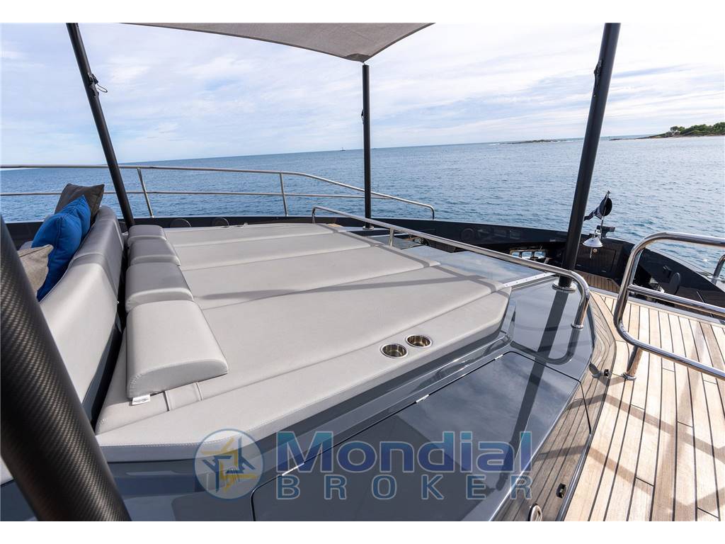 Sunseeker 100 yacht