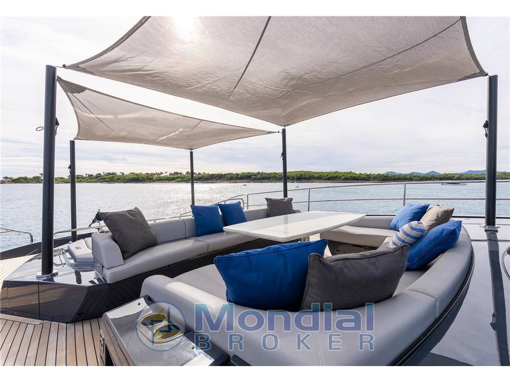 Sunseeker 100 yacht