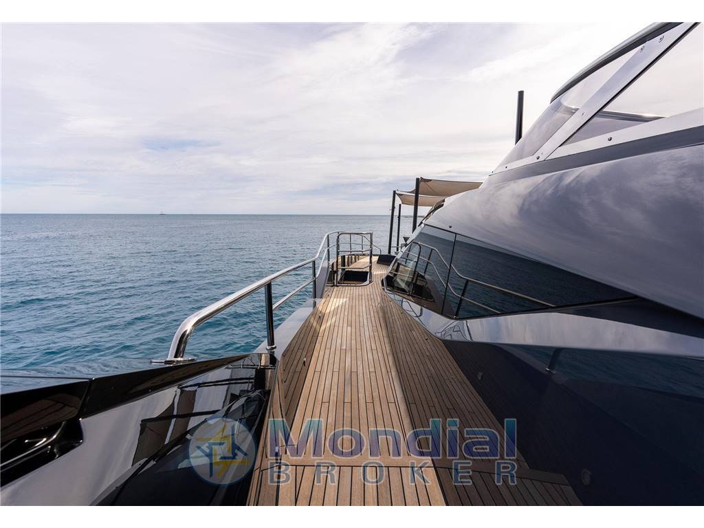 Sunseeker 100 yacht