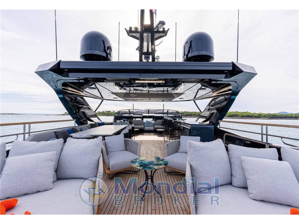 Sunseeker 100 yacht