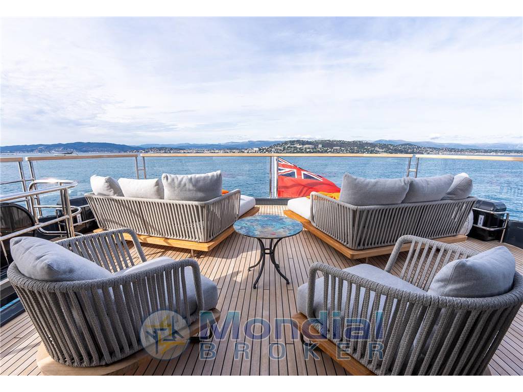 Sunseeker 100 yacht