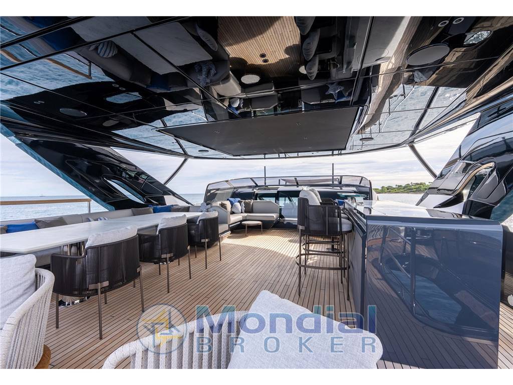 Sunseeker 100 yacht