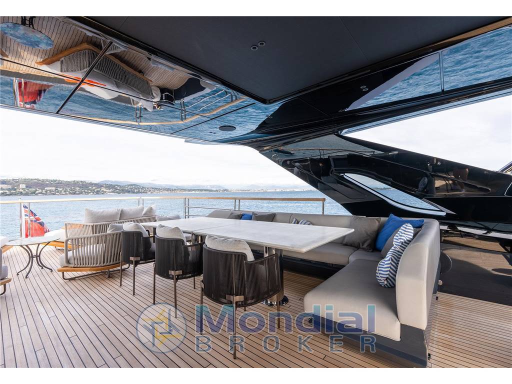 Sunseeker 100 yacht