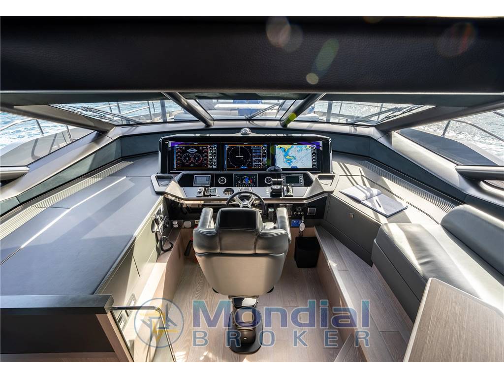 Sunseeker 100 yacht