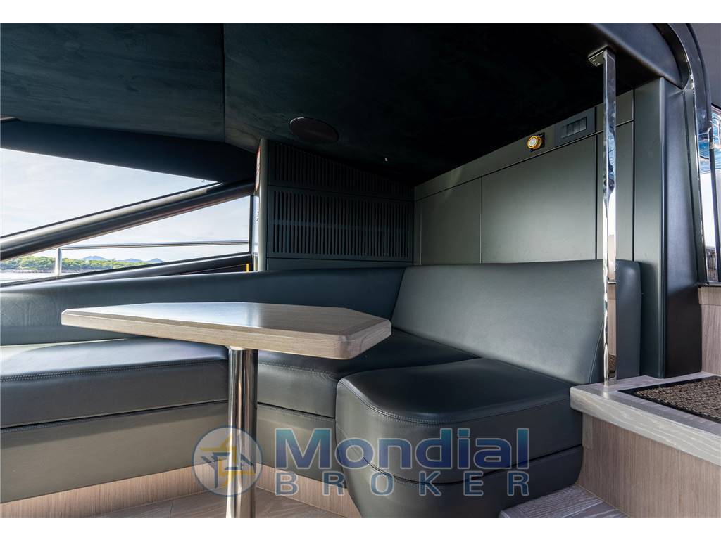 Sunseeker 100 yacht