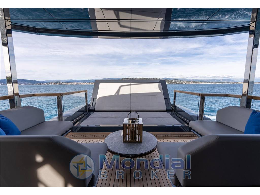 Sunseeker 100 yacht