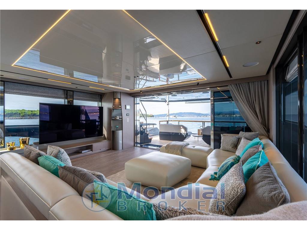 Sunseeker 100 yacht
