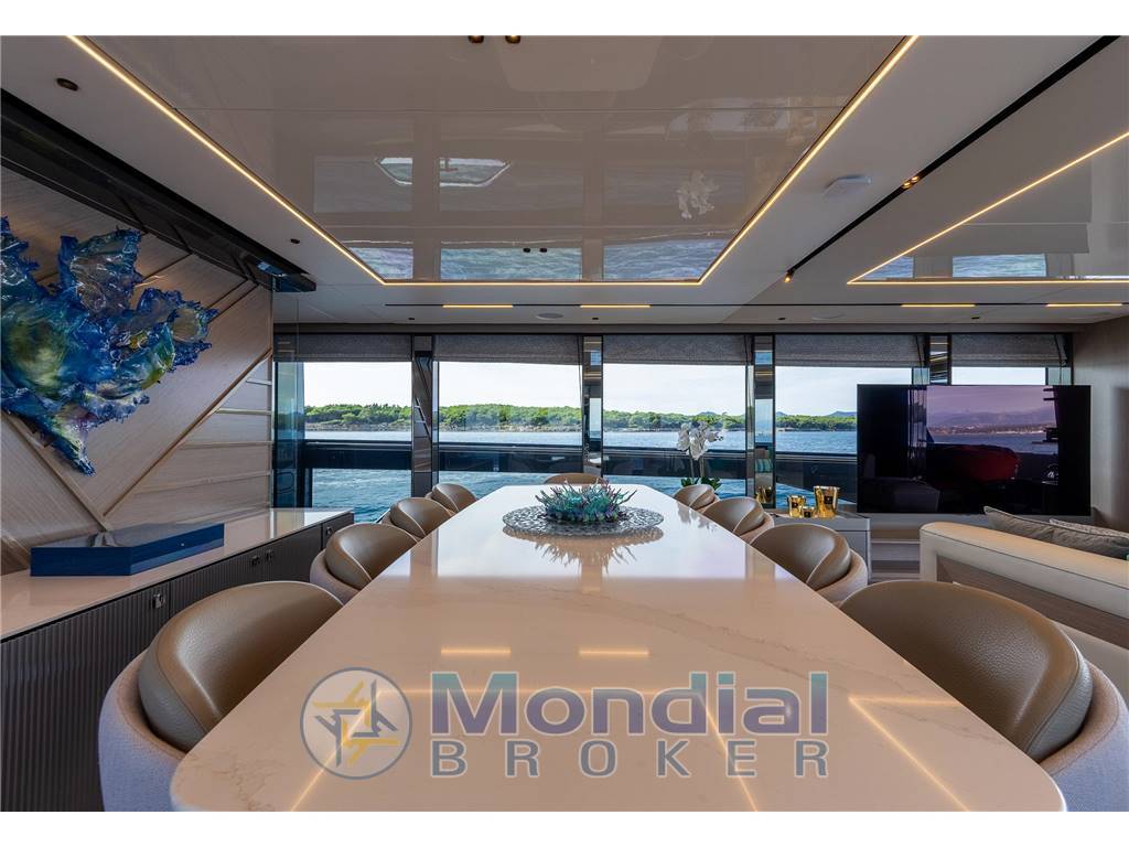 Sunseeker 100 yacht