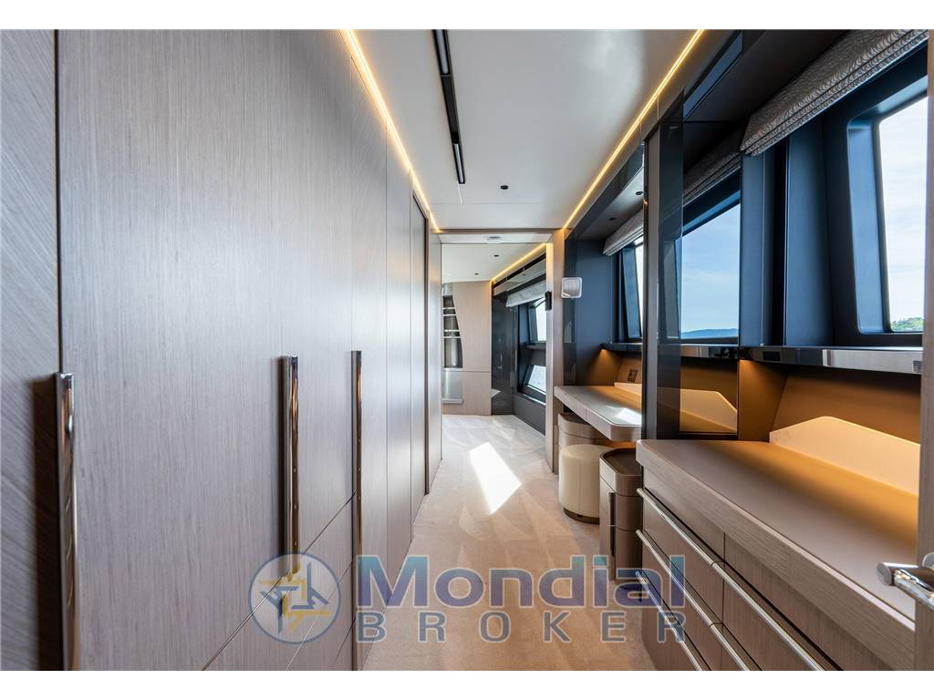 Sunseeker 100 yacht