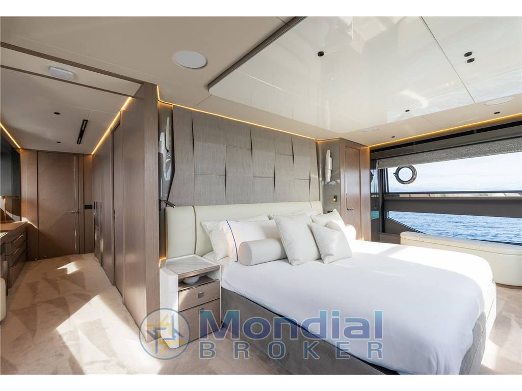 Sunseeker 100 yacht