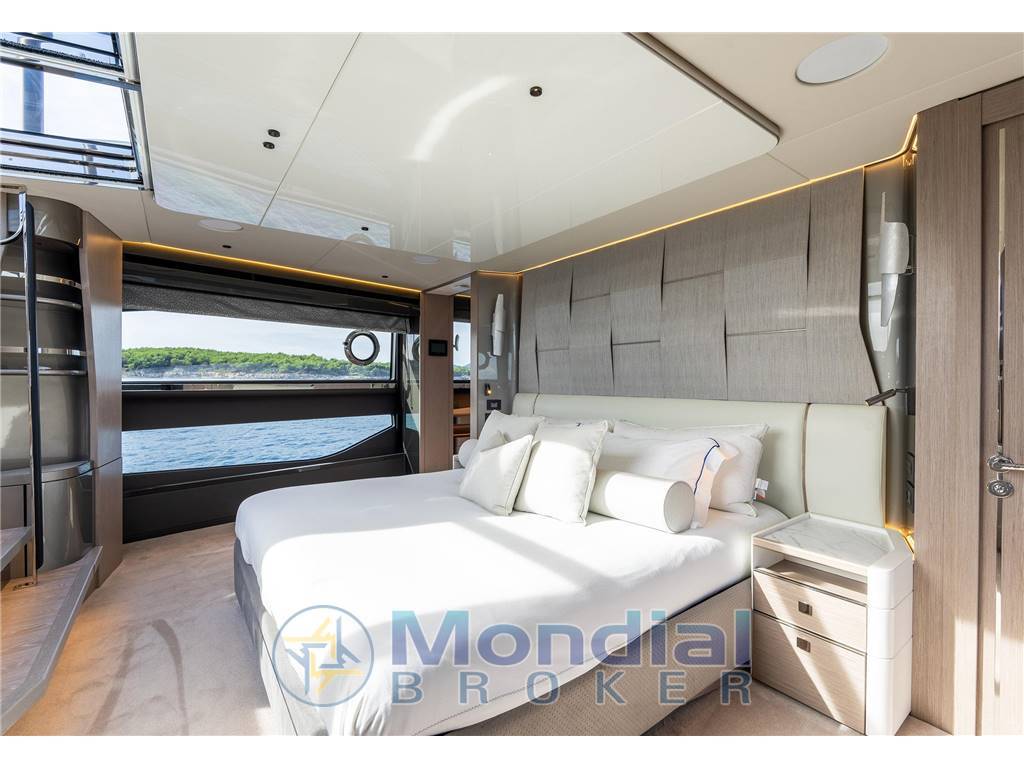 Sunseeker 100 yacht
