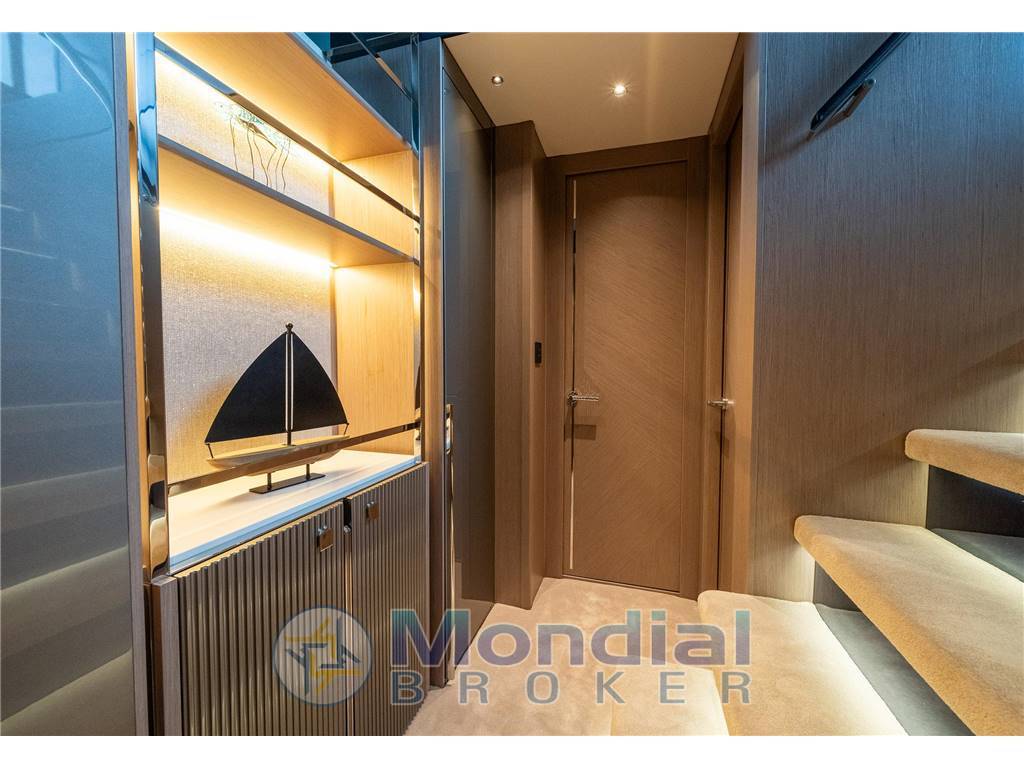 Sunseeker 100 yacht