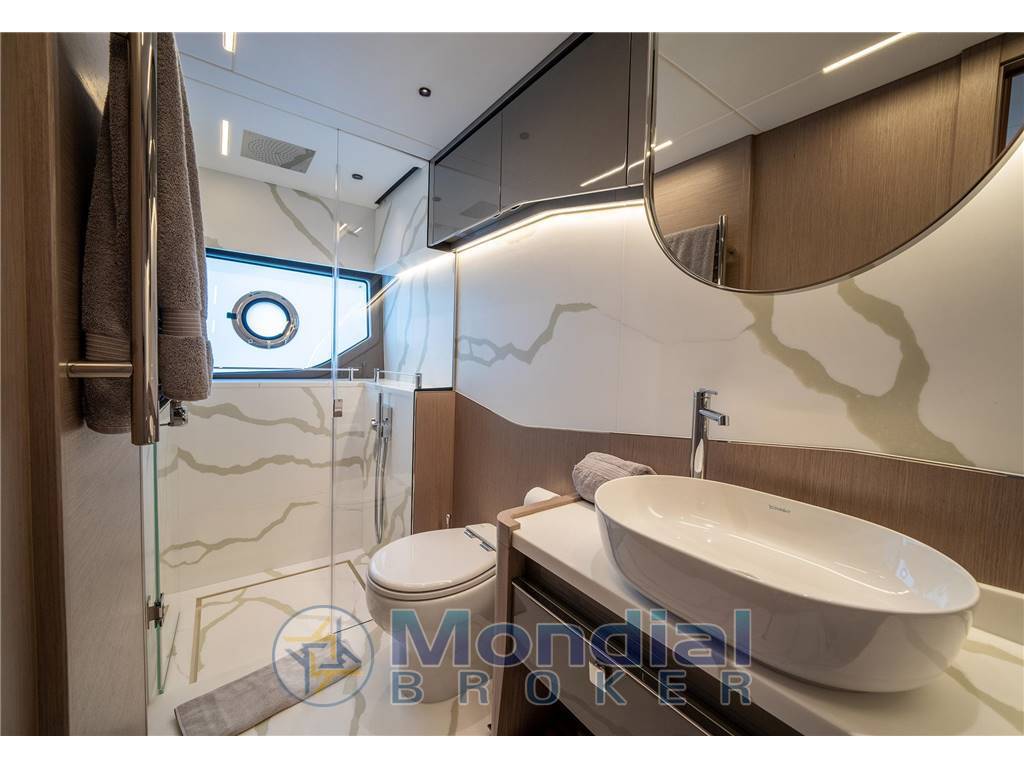Sunseeker 100 yacht