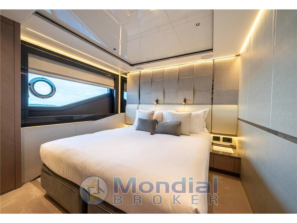 Sunseeker 100 yacht