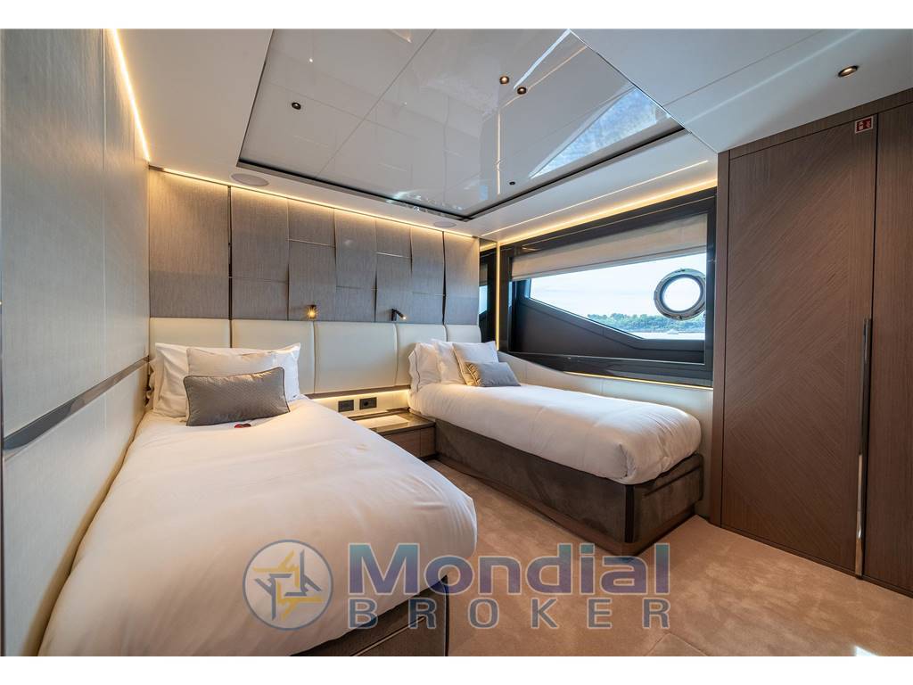 Sunseeker 100 yacht