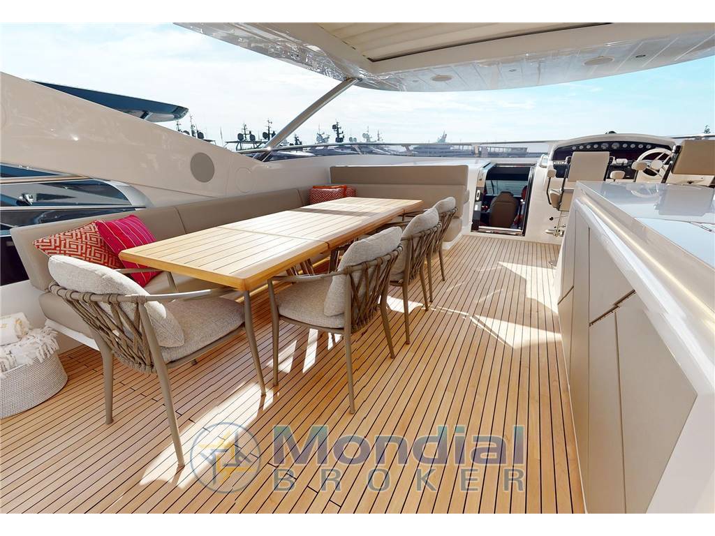 Sunseeker 95 yacht