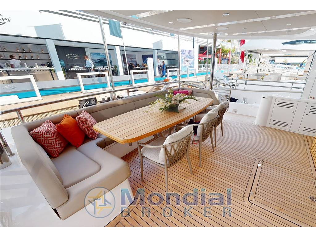 Sunseeker 95 yacht