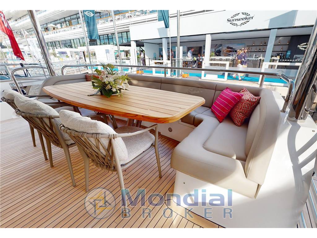 Sunseeker 95 yacht