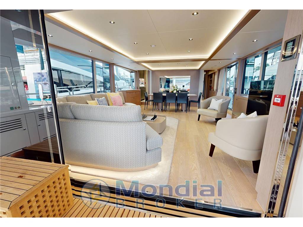 Sunseeker 95 yacht