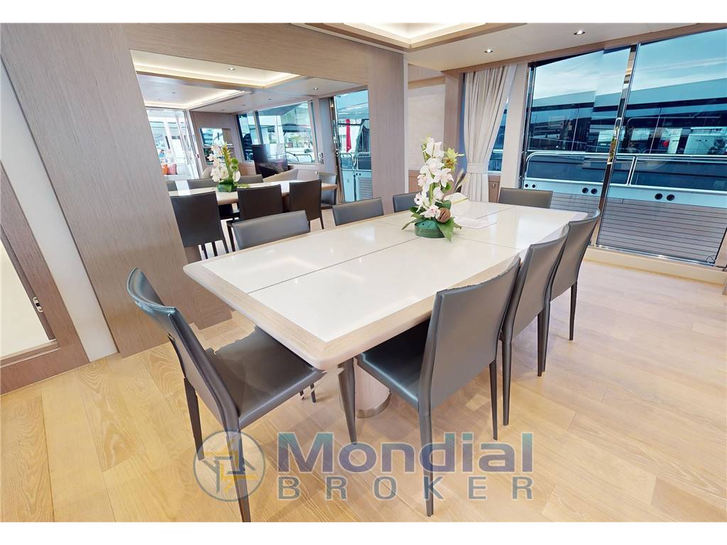 Sunseeker 95 yacht