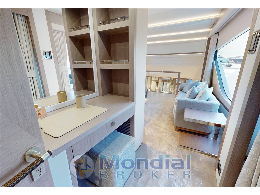 Sunseeker 95 yacht