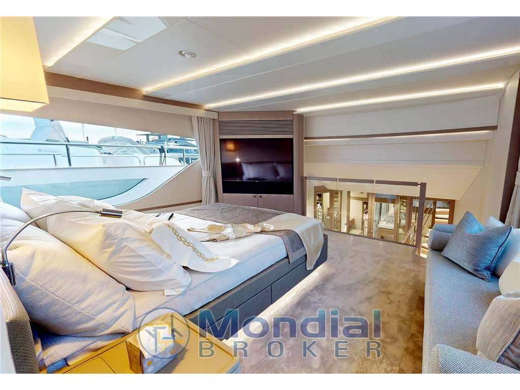 Sunseeker 95 yacht