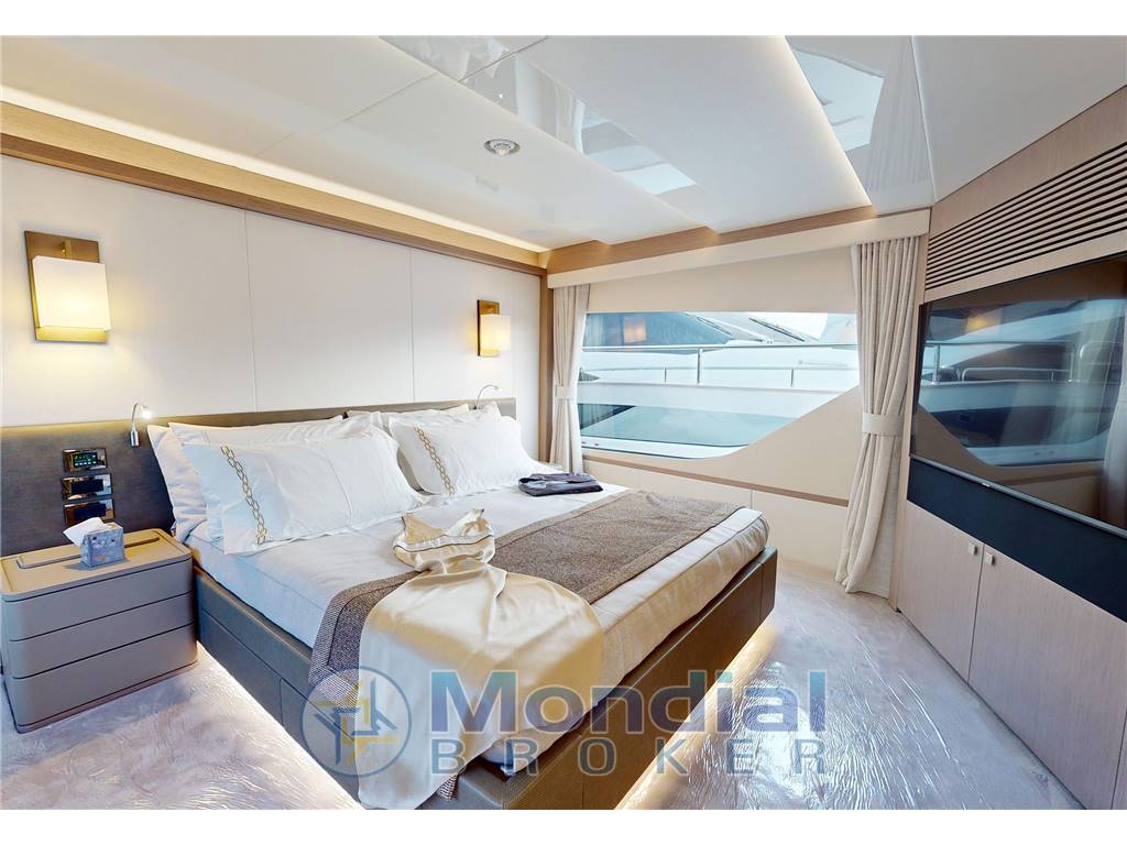 Sunseeker 95 yacht
