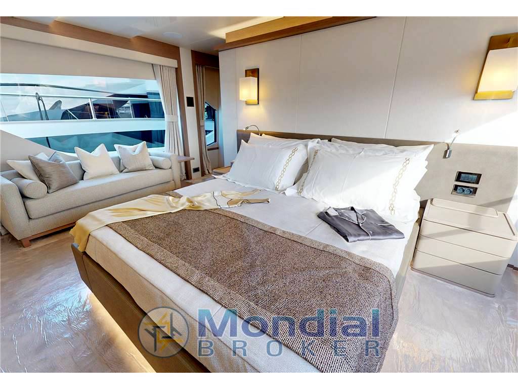 Sunseeker 95 yacht