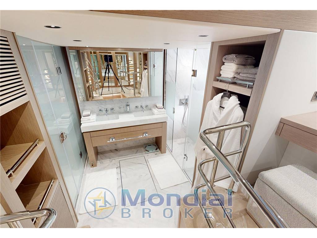 Sunseeker 95 yacht