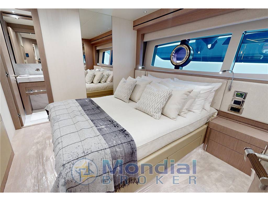 Sunseeker 95 yacht