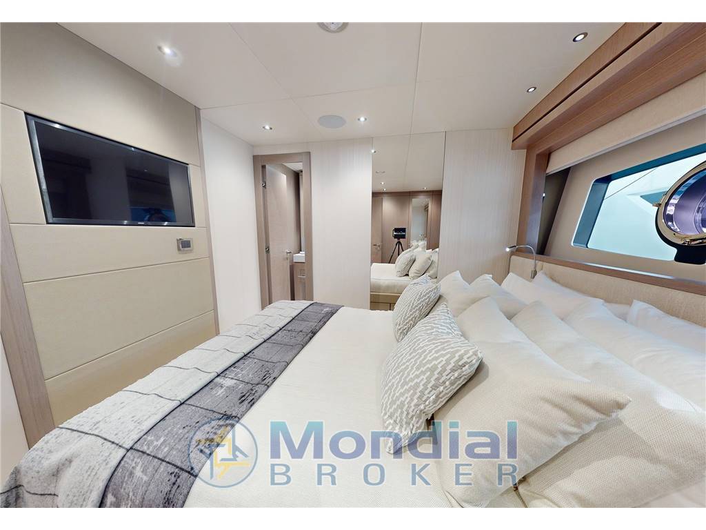 Sunseeker 95 yacht