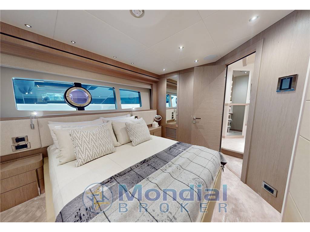Sunseeker 95 yacht