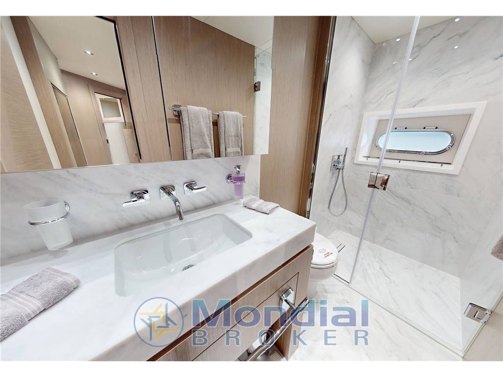 Sunseeker 95 yacht