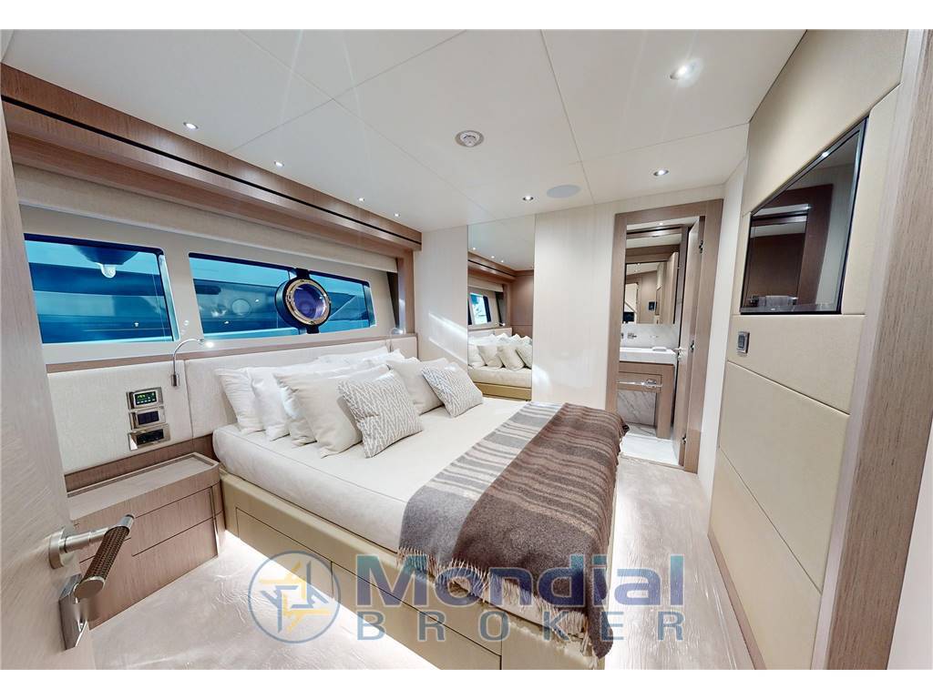 Sunseeker 95 yacht