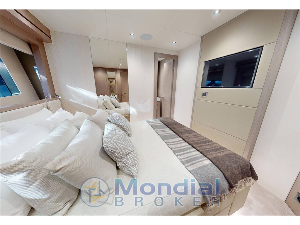 Sunseeker 95 yacht