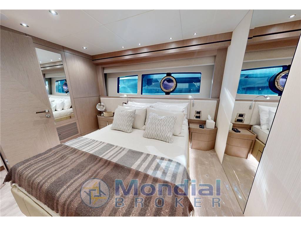 Sunseeker 95 yacht