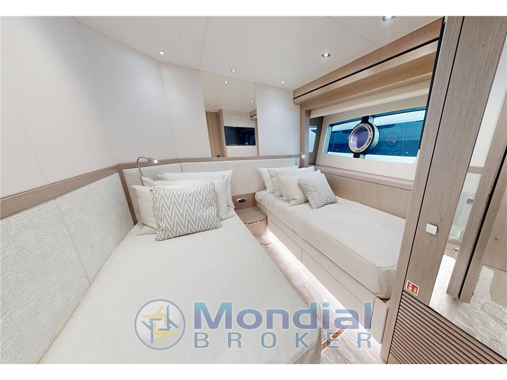 Sunseeker 95 yacht