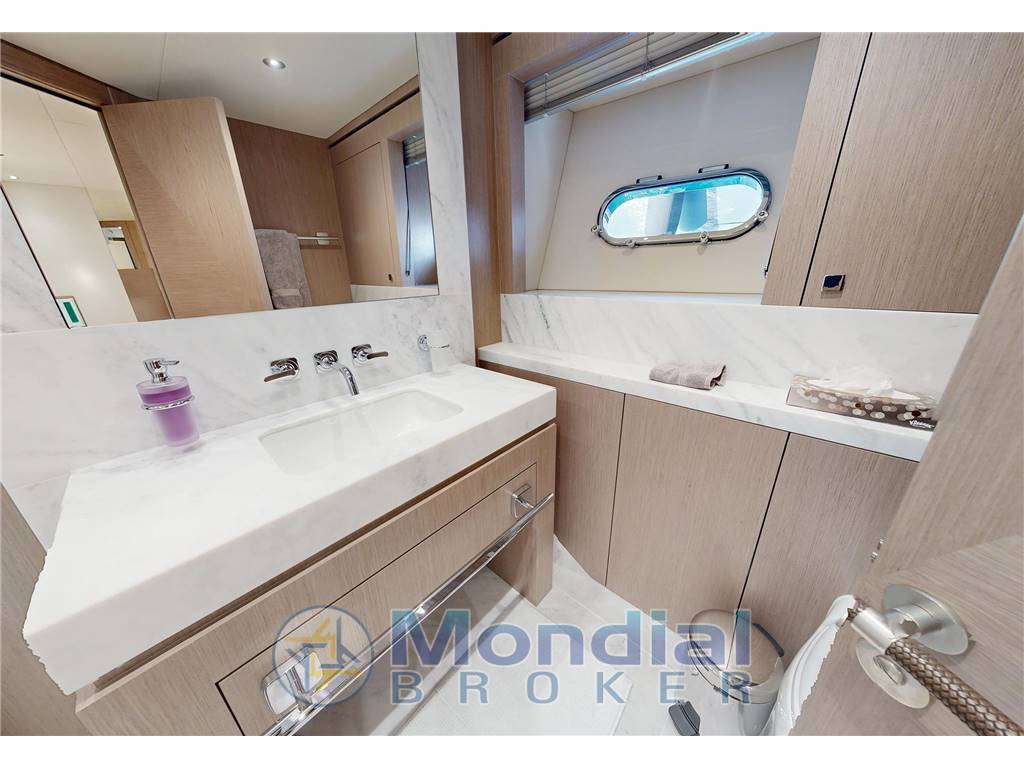 Sunseeker 95 yacht