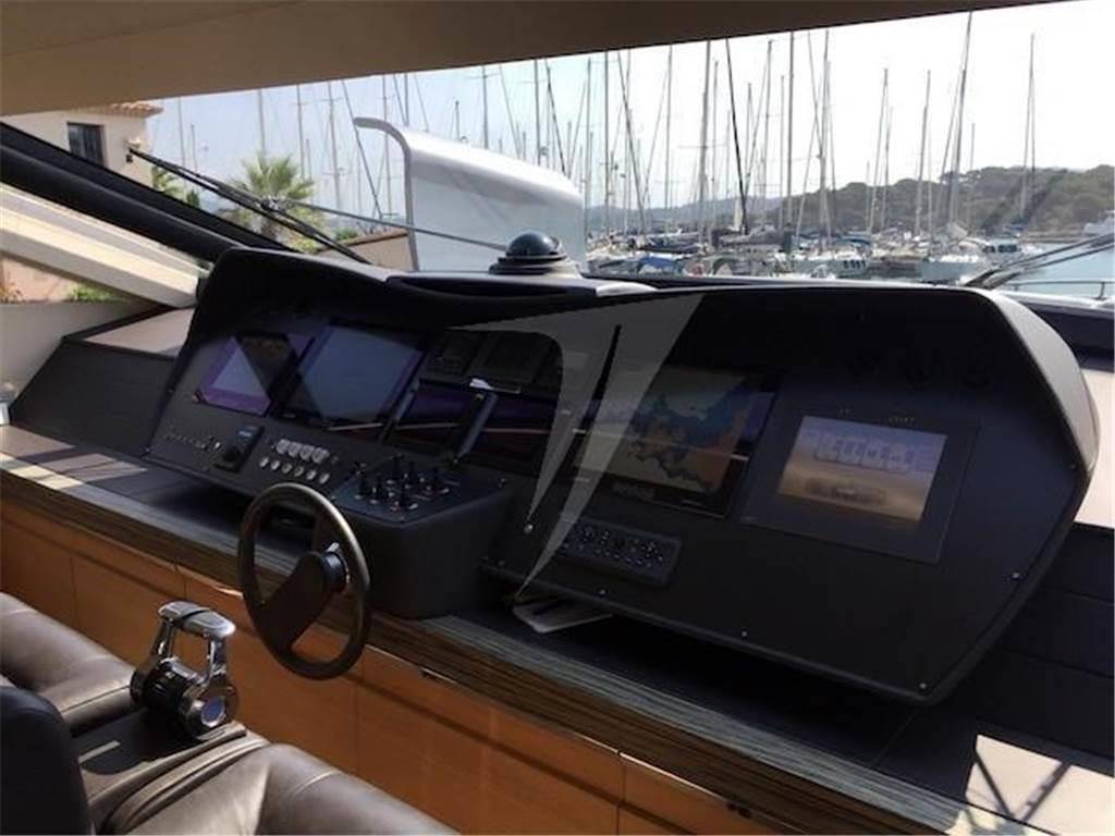 Pershing 92