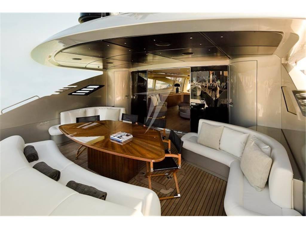 Pershing 115