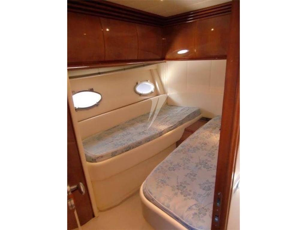 Pershing 65'