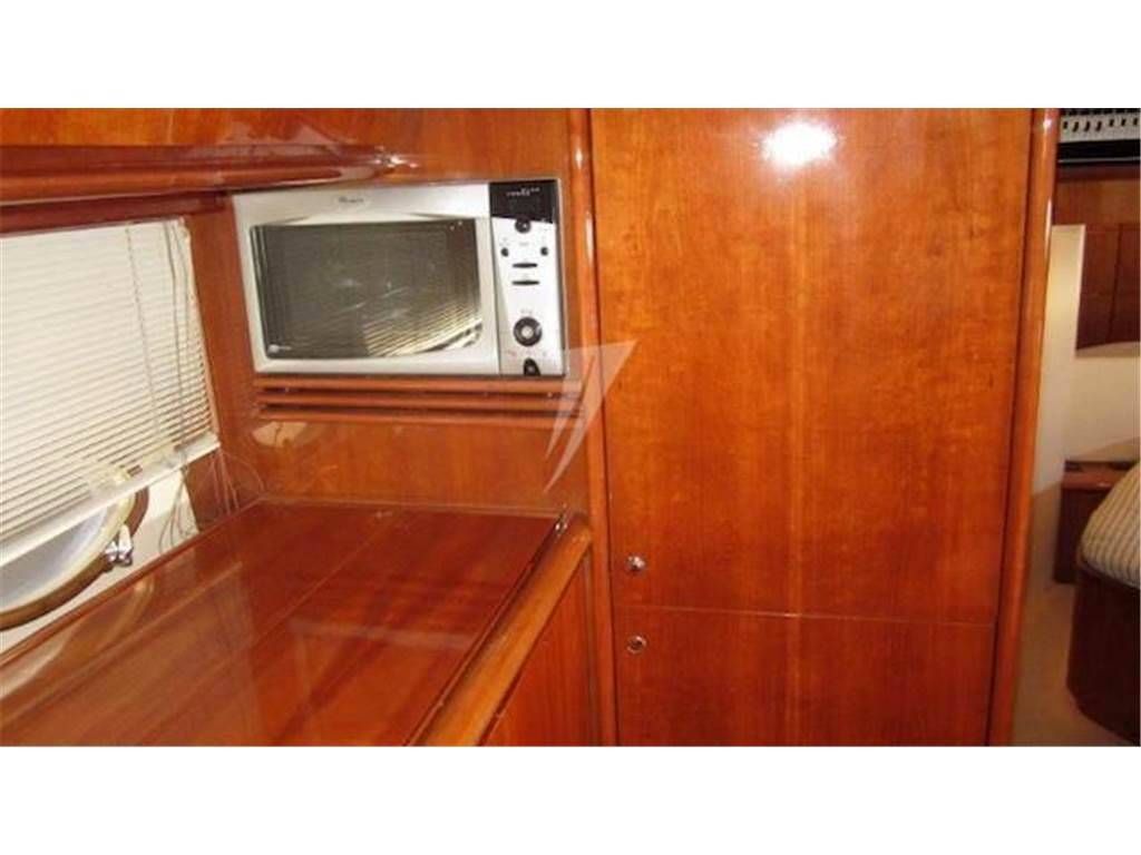 Pershing 65'