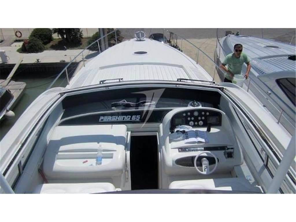 Pershing 65'