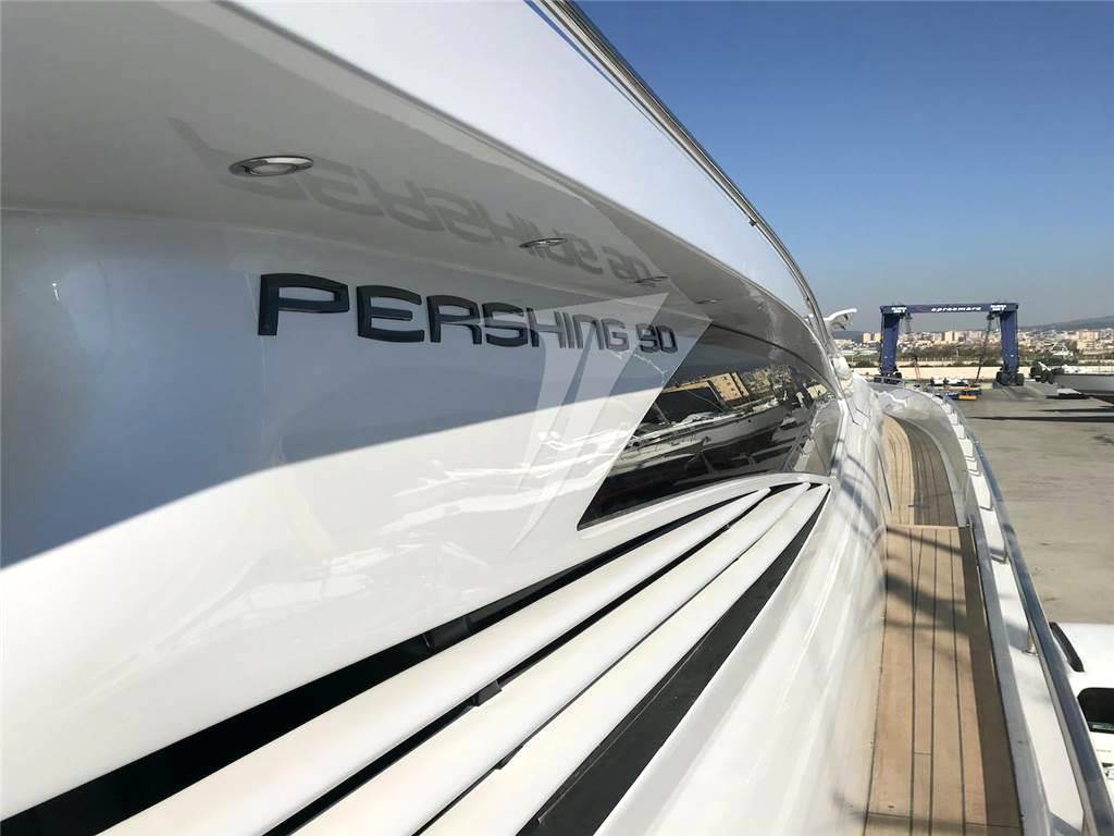 Pershing 90