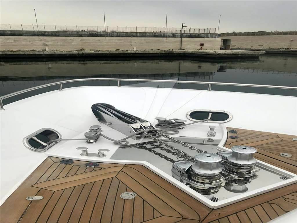 Pershing 90